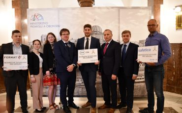 Firmy darují IT vybavení